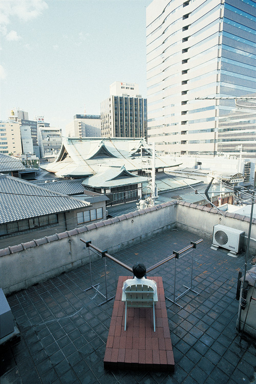 《EARS OF THE ROOFTOP》藤本由紀夫　1990年　撮影：高嶋清俊